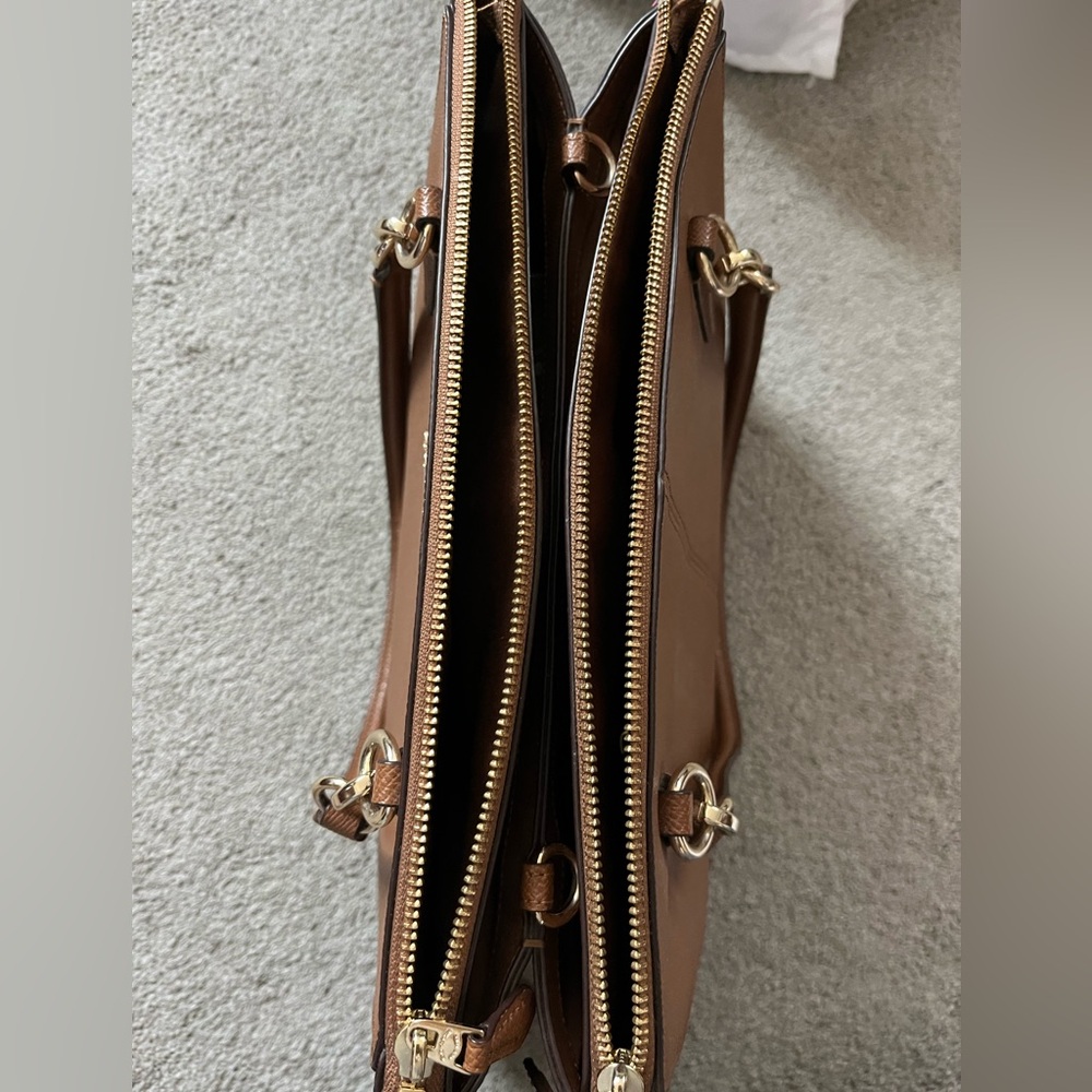 Designer Coach purse - Picture 3 of 5